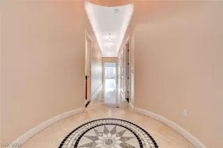 Photo #4: 2348069 Listing