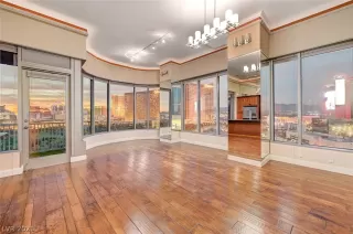 Photo #5: 2348069 Listing