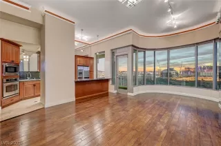 Photo #6: 2348069 Listing