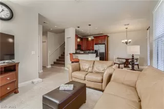 Photo #4: 2348087 Listing