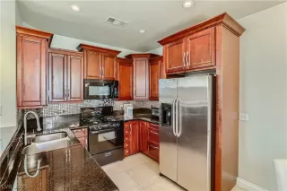 Photo #6: 2348087 Listing