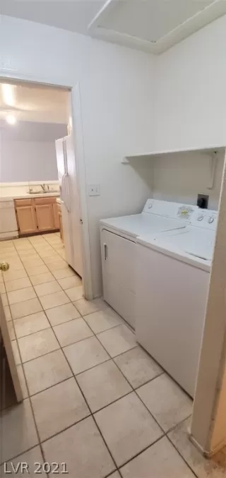 Photo #5: 2348098 Listing