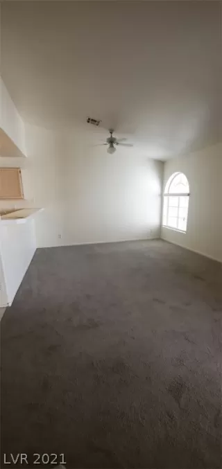 Photo #6: 2348098 Listing