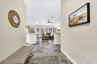 Photo #4: 2348109 Listing