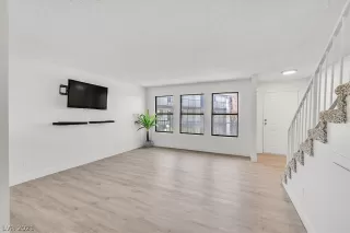 Photo #1: 2348132 Listing 