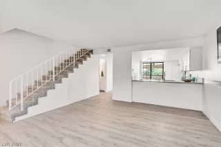 Photo #3: 2348132 Listing 