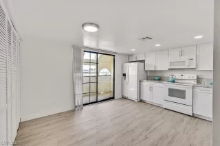 Photo #4: 2348132 Listing 