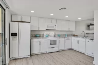 Photo #6: 2348132 Listing 