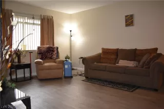 Photo #3: 2348136 Listing