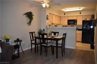 Photo #5: 2348136 Listing