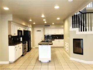 Photo #1: 2348139 Listing