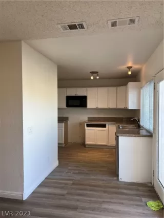 Photo #2: 2348141 Listing 