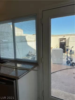 Photo #5: 2348141 Listing 