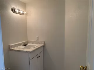 Photo #4: 2348145 Listing