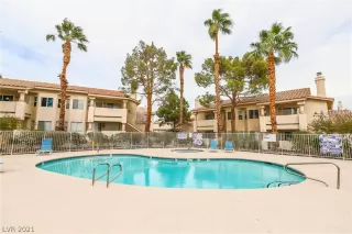 Photo #4: 2348158 Listing