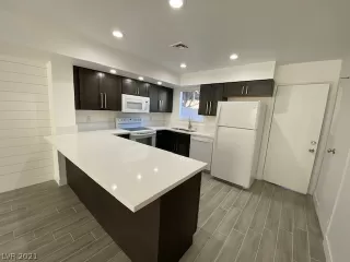 Photo #1: 2348169 Listing