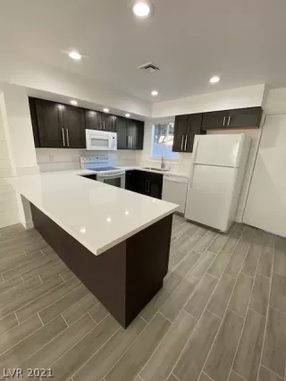 Photo #2: 2348169 Listing