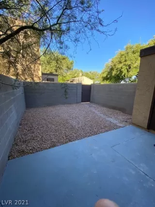 Photo #4: 2348169 Listing