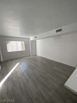 Photo #6: 2348169 Listing