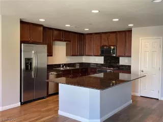 Photo #1: 2348186 Listing 