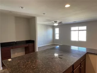 Photo #2: 2348186 Listing 