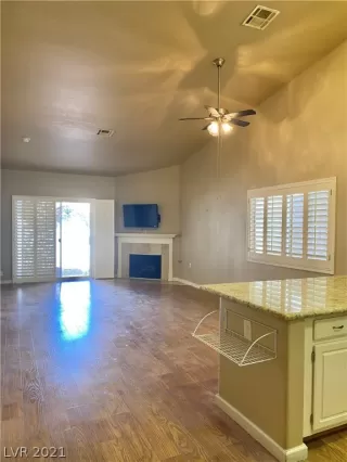 Photo #4: 2348196 Listing 