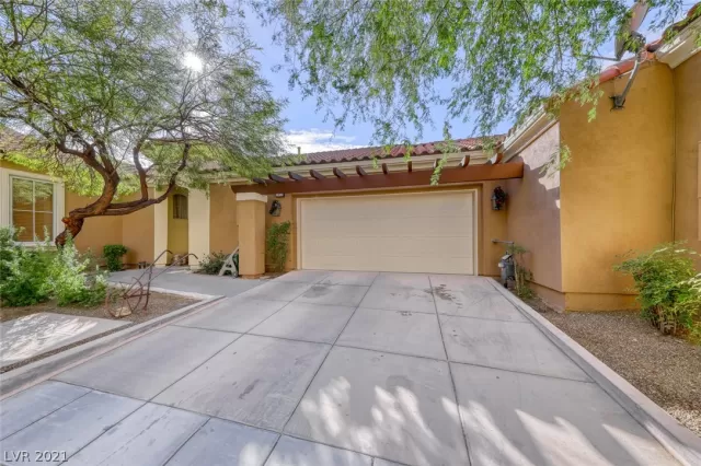 MLS: 2348233 Condo For Sale