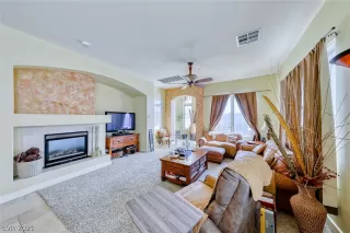 Photo #5: 2348233 Listing 