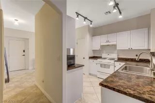 Photo #5: 2348252 Listing