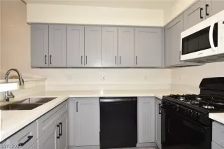 Photo #2: 2348281 Listing 