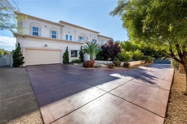 MLS: 2348282 Condo For Sale