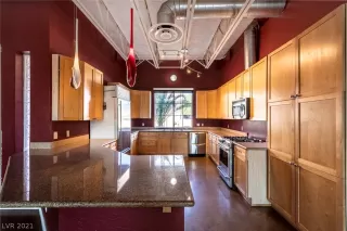 Photo #1: 2348282 Listing