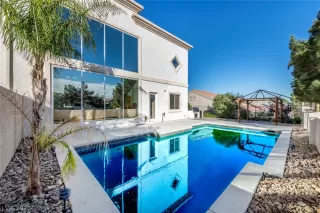 Photo #2: 2348282 Listing