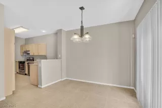 Photo #5: 2348286 Listing 