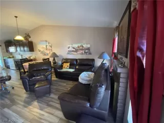 Photo #3: 2348290 Listing