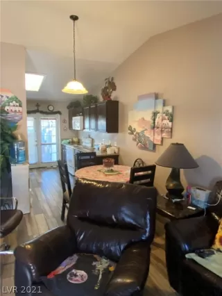 Photo #4: 2348290 Listing