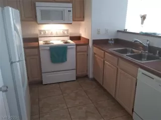 Photo #3: 2348297 Listing