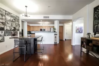 Photo #4: 2348340 Listing