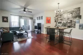 Photo #5: 2348340 Listing