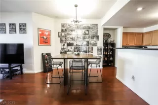 Photo #6: 2348340 Listing