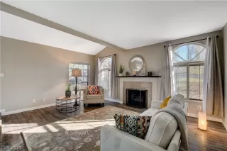 Photo #4: 2348344 Listing 