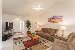 Photo #4: 2348355 Listing