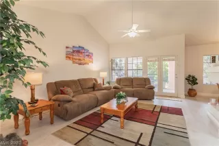 Photo #5: 2348355 Listing