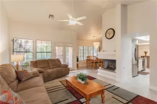 Photo #6: 2348355 Listing