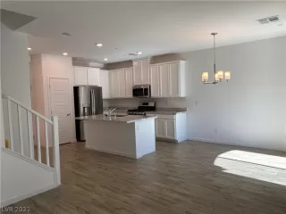 Photo #5: 2348372 Listing 