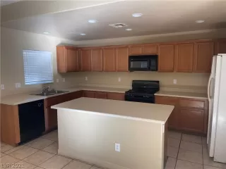 Photo #2: 2348391 Listing 