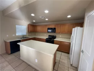 Photo #4: 2348391 Listing 