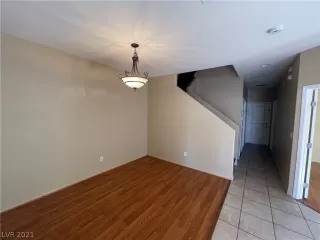 Photo #5: 2348391 Listing 