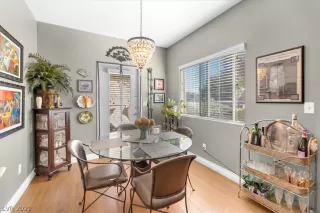 Photo #3: 2348404 Listing