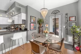 Photo #4: 2348404 Listing